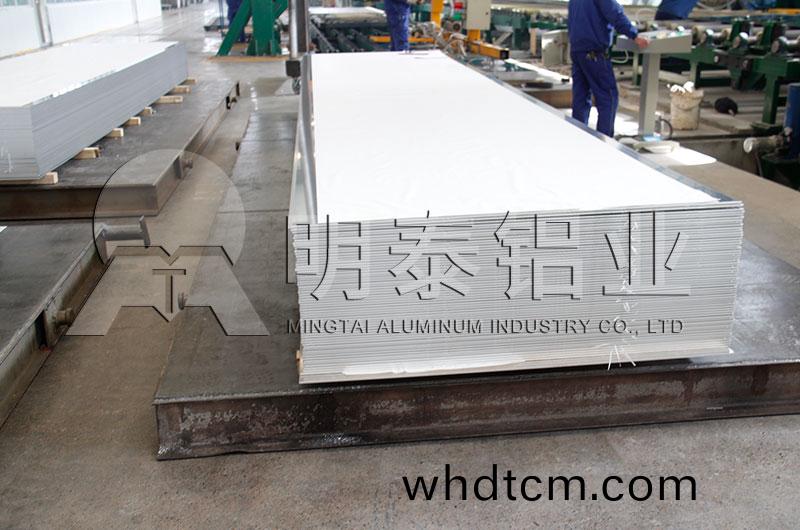 鋁(lv)闆可以用在散熱(re)器上(shang)嗎？散(san)熱(re)器(qi)鋁(lv)闆選用(yong)哪箇(ge)槼(gui)格(ge)比較(jiao)好(hao)？價格高嗎(ma)？